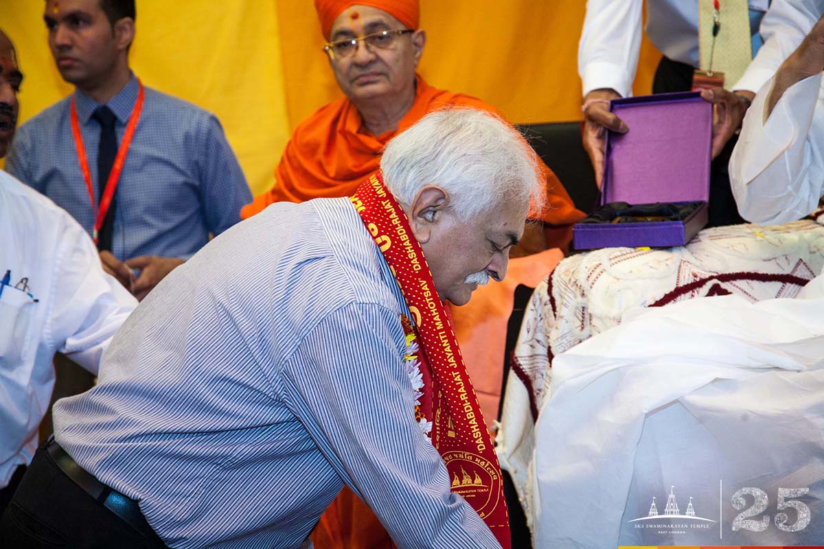 ©1987-2017 SKS Swaminarayan Temple East London